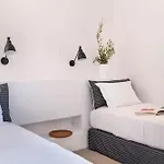 فيلة Acron Paros