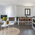 فيلة Acron Paros