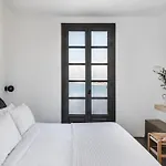 فيلة Acron Paros *