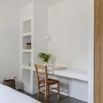 Acron Paros فيلة