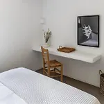 فيلة Acron Paros