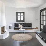 Acron Paros فيلة