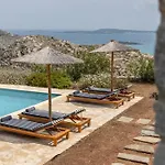 Acron Paros فيلة Kolympithres
