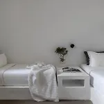 فيلة Acron Paros *